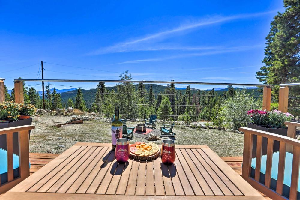 2 Mi to St Marys Glacier Modern Cabin with Hot Tub